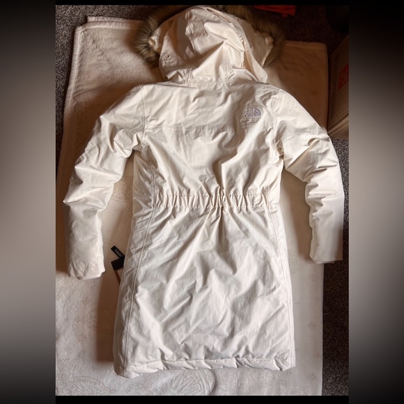 The north face parka leopard print inside - Picture 3 of 3